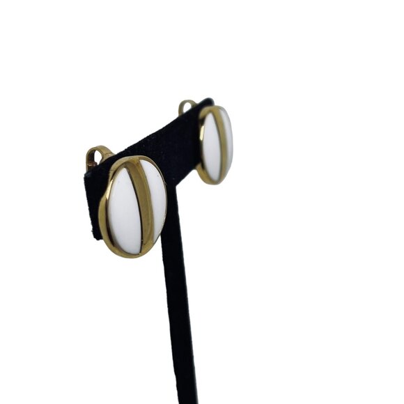 Avon Gold Tone And White Round Clip On Earrings (5234) - Picture 4 of 6